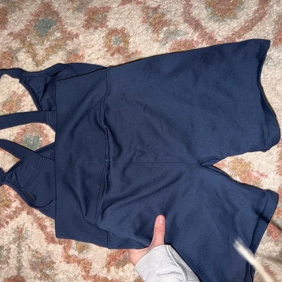 ALO WORKOUT SET - Picture 9 of 10